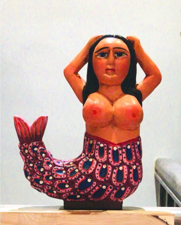 Statue de sirène art naïf du Guatemala
