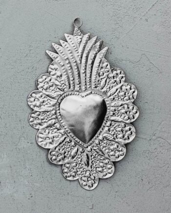 Ex-voto heart embossed metal 14 cm