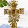 Grande croix baroque en bois doré